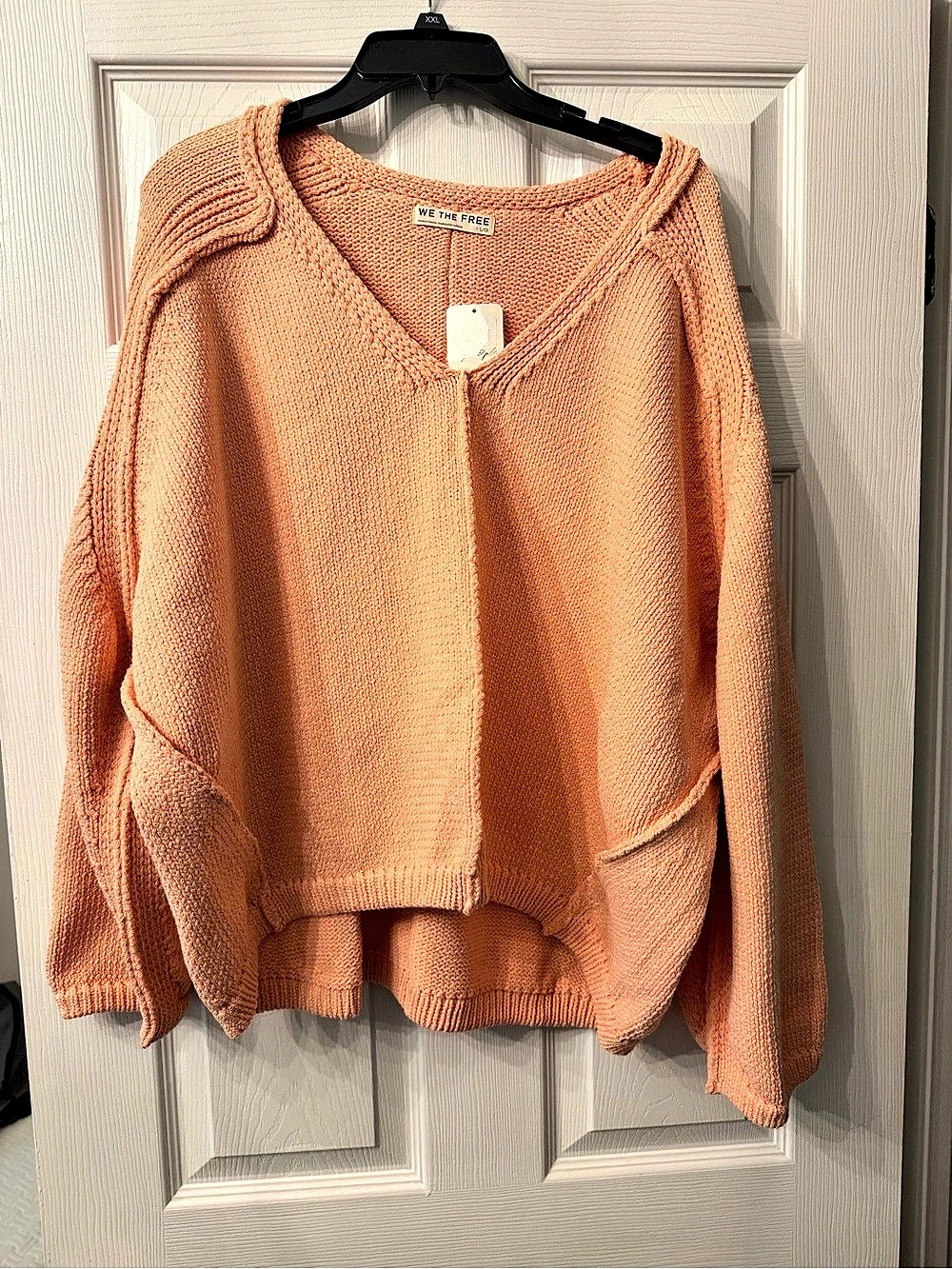 We The Free Peach Puff V-Neck Sweater Size Large NWT
